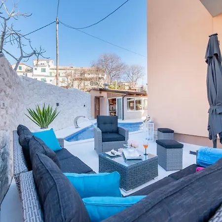 San Tonini Deluxe With Private Heated Swimming Pool Apartment Mravince