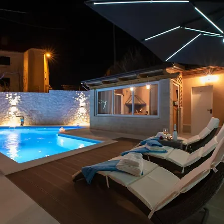 Apartment San Tonini Deluxe With Private Heated Swimming Pool Mravince