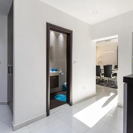 Apartment San Tonini Deluxe With Private Heated Swimming Pool Mravince
