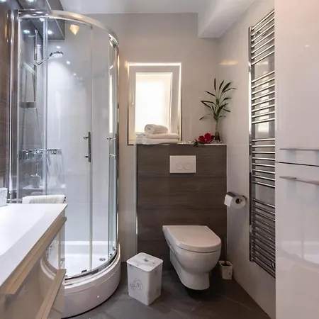 San Tonini Deluxe With Private Heated Swimming Pool Apartment