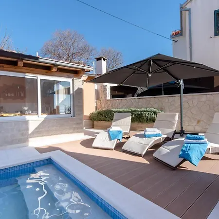 Apartment San Tonini Deluxe With Private Heated Swimming Pool Mravince