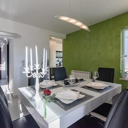 San Tonini Deluxe With Private Heated Swimming Pool *