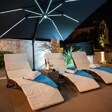 San Tonini Deluxe With Private Heated Swimming Pool *