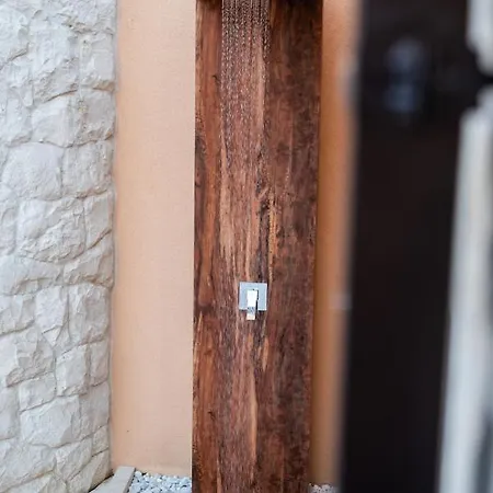 San Tonini Deluxe With Private Heated Swimming Pool Apartment
