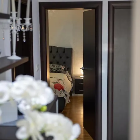 Apartment San Tonini Deluxe With Private Heated Swimming Pool *