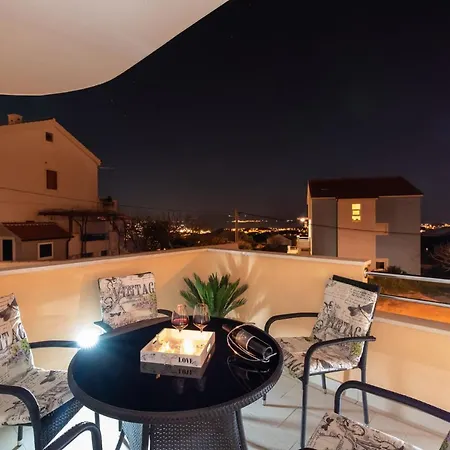 San Tonini Deluxe With Private Heated Swimming Pool *