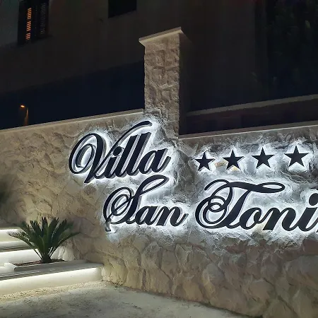 San Tonini Deluxe With Private Heated Swimming Pool Apartment