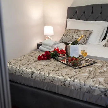 Apartment San Tonini Deluxe With Private Heated Swimming Pool *