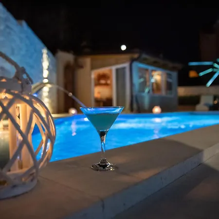 Apartment San Tonini Deluxe With Private Heated Swimming Pool